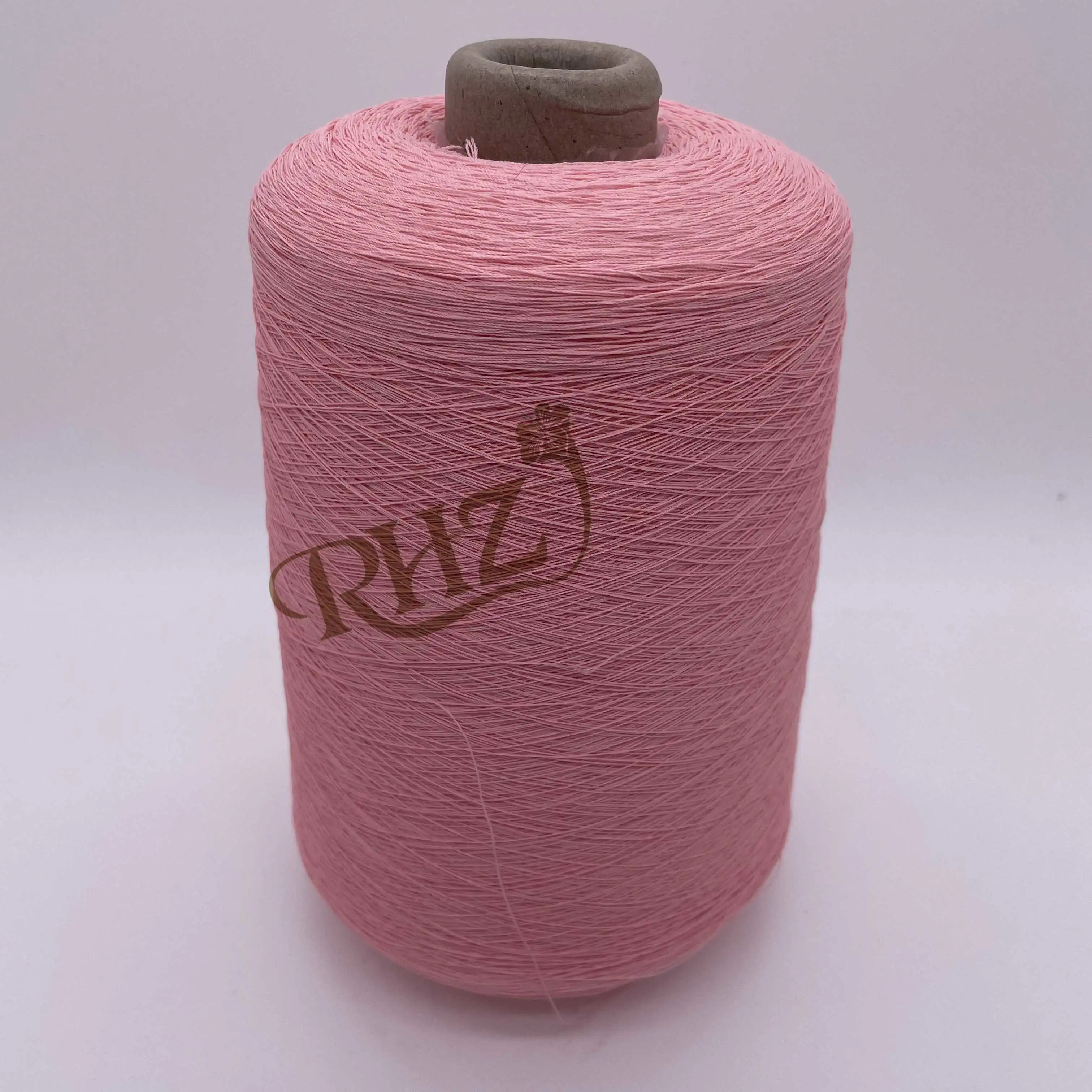 Polyester a bavlna se liší v pohodlí, trvanlivosti a dopadu na životní prostředí
